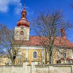 Žehuň - kostel sv. Gotharda od jihu (2013)