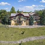 Žehuňská obora - lovecký zámek, pohled od jihu (2018)