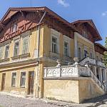 Žehuňská obora - lovecký zámek, severovýchodní nároží (2018)