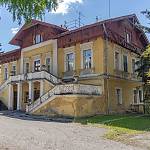 Žehuňská obora - lovecký zámek, pohled od západu (2018)