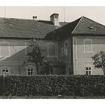 Lošany - obecká škola (kolem roku 1935, SOkA Kolín)