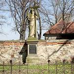 Kouřim - městský hřbitov, hrobka rodiny Kutinovy (2017)