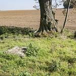 Pučery - křížek U lip, podstavec křížku před opravou (2017)