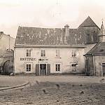 Kolín - Legerova ulice, zaniklý dvůr Hášů z Újezda, pohled od západu (1916, Jan Kubrt, SOkA Kolín)