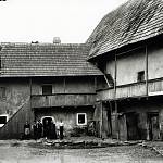 Kolín - Legerova ulice, zaniklý dvůr Hášů z Újezda, nádvoří (kolem roku 1920, neznámý autor, SOkA Kolín)