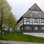 Kouřim - skanzen, dům z Jílového, západní štít (2017)