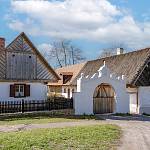 Kouřim - skanzen, stavba usedlosti ze středního Polabí od severozápadu (2022)