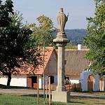 Kouřim - skanzen, usedlost ze středního Polabí a mariánský sloup z Konárovic (2016)