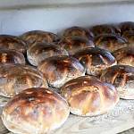 Štolmíř - chlebová pec, hotový chléb (2016)