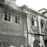 Kolín - ulice Karolíny Světlé, stav domů na konci socialismu (1990, foto Milan Pospíšil)