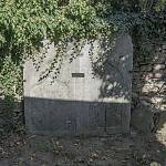 Žíšov - hřbitovní zeď, náhrobek Jindřicha Něnkovského z Medonos (2017)