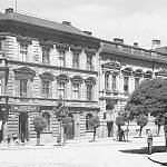 Kolín - Kutnohorská ulice, nároží s Mostní ulicí, kde dnes stojí Knirschův dům čp. 39 (před rokem 1934)