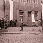 Kolín - pamětní deska Františka Kmocha, odhalení druhé pamětní desky (1968, Jaroslav Kronus, SOkA Kolín)