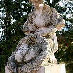 Býchory - památník padlým v 1. světové válce, socha truchlící dívky (2016)