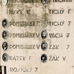 Býchory - památník padlým v 1. světové válce, nápisy na západní straně podstavce (2016)