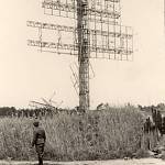 Krakovany - německá radarová stanice KORALLE v květnu 1945, anténa radaru FREYA LZ C po explozi (SOkA Kolín)