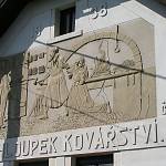 Krychnov - detail výzdoby štítu domu čp. 52 (2003, Ladislav Korábek)