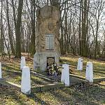 Červený Hrádek - památník padlým v 1. světové válce od severovýchodu (2019)