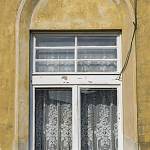 Kolín - Okružní ulice, dům čp. 620. detail okna (2017)