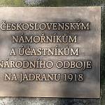 Kolín - památník československých námořníků na Jadranu, deska (2018)