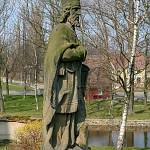 Chotouň -ohradní zeď kostela, socha sv. gotharda a pohled na část zdi (2007)