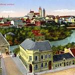 Kolín - Jiráskovo náměstí, vyustění původního mostu a dům čp. 12 (okolo roku 1905)