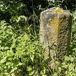 Ždánice - zbytky silnice přes Ždánický vrch, patník (2020)