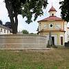 Kaple sv. Anny a kašna na náměstí v Kamenici