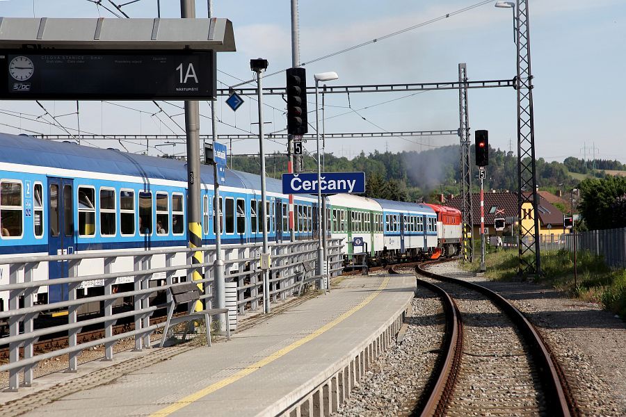 Vlak Praha - Světlá nad Sázavou po trati pacifiku