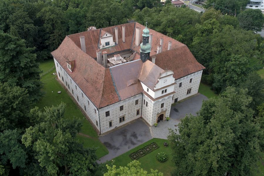 Zámek v Doudlebách nad Orlicí z ptačí perspektivy