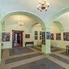 Galerie ve vstupní hale zámku